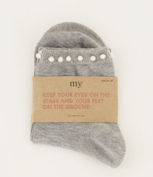 Graue Socken mit Perlenbesatz